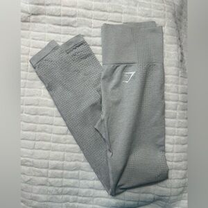 Gymshark, VITAL SEAMLESS 2.0 LEGGINGS. Size XS light gray in color